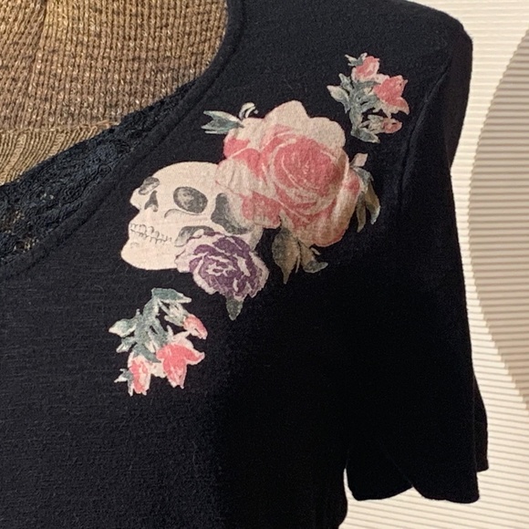 torrid Womens Skull & Roses T-shirt - Picture 5 of 7